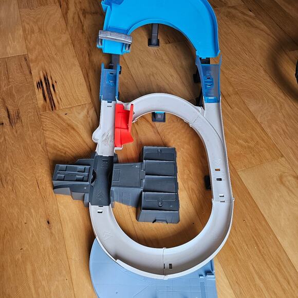 Disney Pixar Cars Rusteze Double Circuit Speedway Playset - Picture 2 of 3